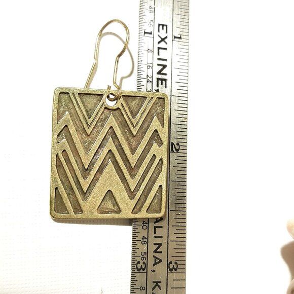 Decree Herringbone Brass Look Shepard Hook Earrings Vintage 80s Boho Exotic - Picture 4 of 5